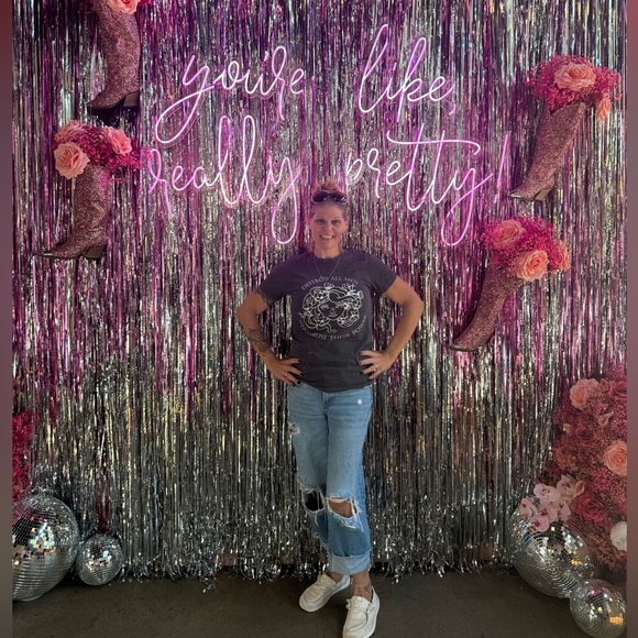 Meet your Posher, Dawn - Picture 2 of 4